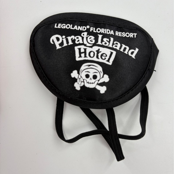 Pirate Island Hotel Bandanas Set - Picture 2 of 2